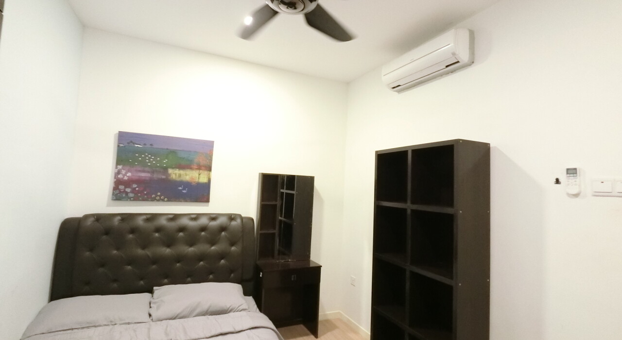 Middle Room Block B