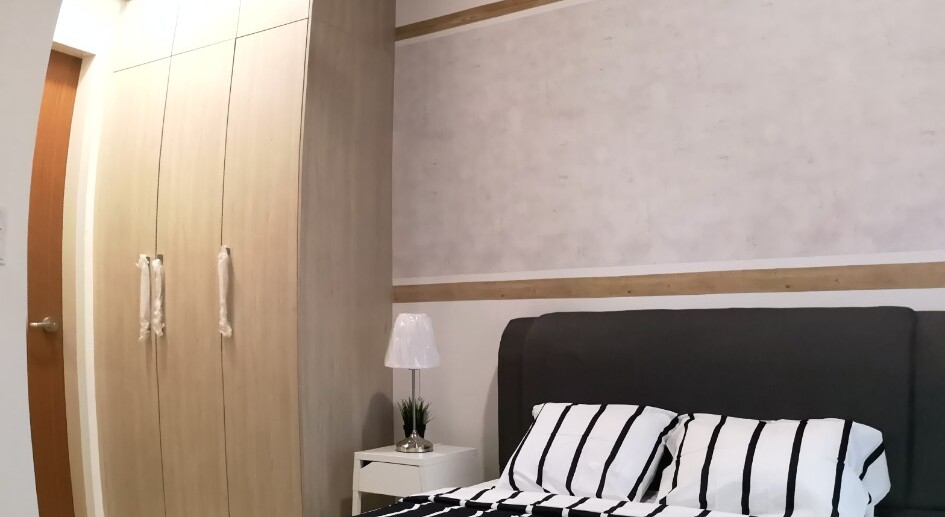 Middle Room