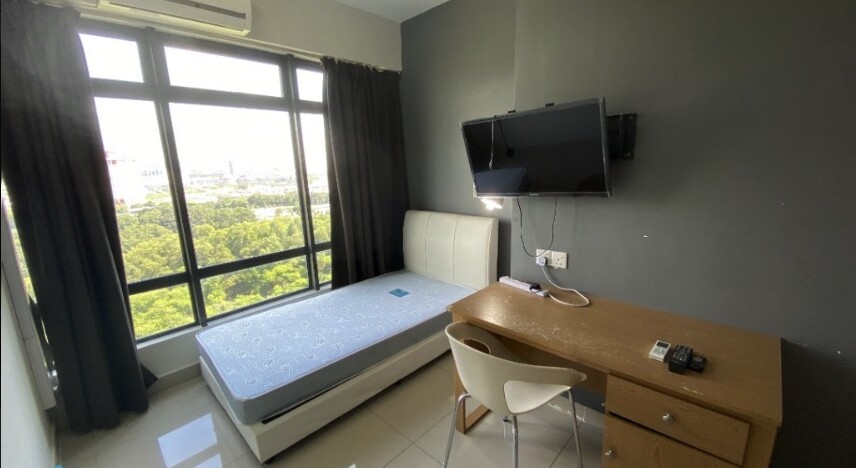 Middle room